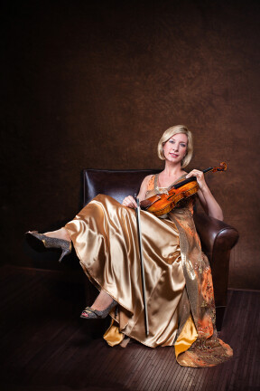 Violin virtuoso Elizabeth Pitcairn has earned a stunning reputation as one of America’s most beloved soloists. The artist performs with one of the world’s most legendary instruments, the Red Mendelssohn Stradivarius of 1720, said to have inspired the Academy Award–winning film “The Red Violin”.