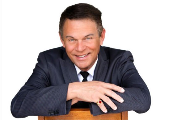 ‘A Tribute to Frank Sinatra and 30 Friends’ takes the stage at the Mary D. Fisher Theatre Award-winning, world-renowned impersonator and tribute artist Robbie Howard brings his acclaimed live production “A Tribute to Frank Sinatra and 30 Friends” to Sedona when he performs onstage at the Mary D. Fisher Theatre Jan. 13-15. The show pays tribute to the one of the world’s most beloved crooners and a cast of other famous characters.