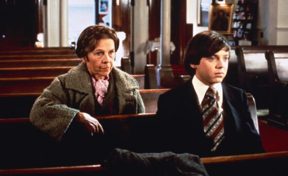 A teenager with a death wish and a 79-year-old eccentric high on life find love in Hal Ashby's cult black comedy “Harold and Maude”. The film, written by Colin Higgins, stars Ruth Gordon, Bud Cort and Vivian Pickles.