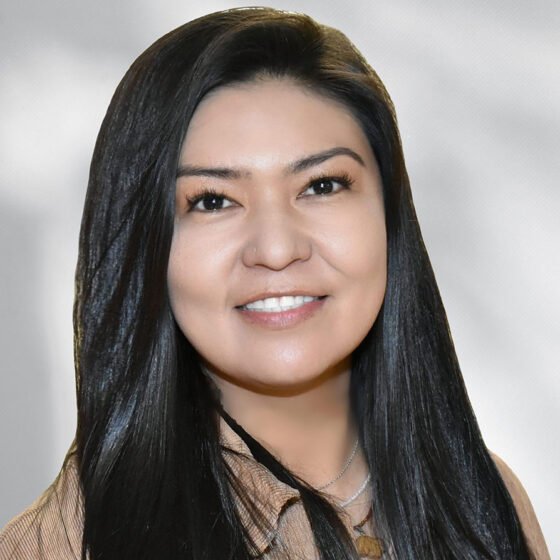 Yee Ha’ólníi Doo welcomes Samantha Holiday as Tsé Bii’ Ndzisgai Community Center Director Samantha Holiday is Tł'ízí łání, born for Bit'ahnii. She was born and raised in Tse' Bii' Ndzisgai (Monument Valley, Utah).