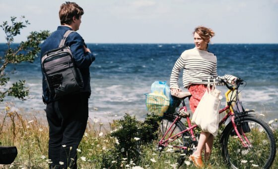 A seaside vacation takes an unexpected turn when Leon and Felix show up at Felix's family's holiday home to discover Nadja, a mysterious woman, already there. As an ever-encroaching forest fire threatens their well-being, relationships are tested and romances are kindled in Christian Petzold’s Silver Bear Grand Jury Prize-winning latest.