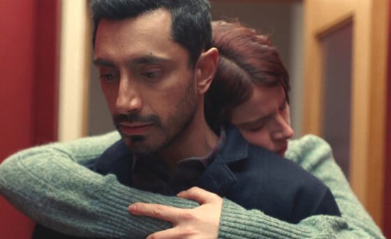 Anna (Jessie Buckley) and Ryan (Jeremy Allen White) were a happy couple until technology proves they're not the best choice for each other, which makes her start to believe she may not be in love at all in “Fingernails”.