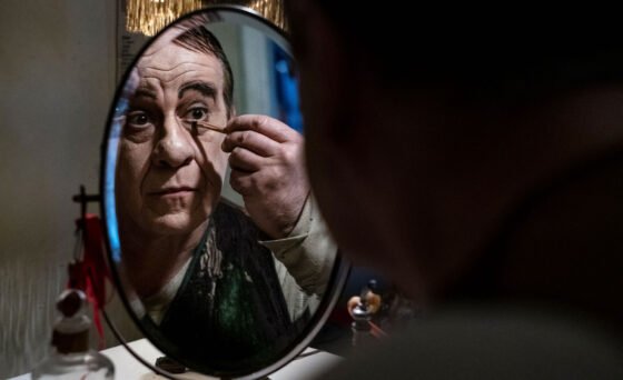 Naples, 1904: Italian theatre is thriving, and comic actor, Eduardo Scarpetta (Toni Servillo) is the box office king. Known in the Neapolitan theater for his cheeky alter egos, Scarpetta’s larger-than-life stage productions were matched only by his eccentric personal life in “The King of Laughter”.