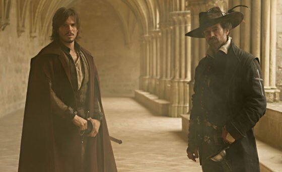 D'Artagnan arrives in Paris trying to find his attackers after being left for dead, which leads him to a real war where the future of France is at stake. He aligns himself with Athos, Porthos and Aramis, three musketeers of the King.