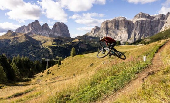 Freehub Media is hosting a night to celebrate the highest caliber filming and storytelling in the mountain biking sport. “Freehub PRESENTS” is a collection of films from the best in the business and new up-and-comers alike, all given the proper big-screen experience.