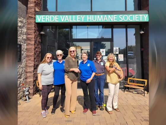 Yavapai College Verde Valley Campus Dean Dr. Irina Del Genio (3rd from left) presents Verde Valley Humane Society President Maxine Belcher with $2,000 from the College’s August 8 ‘Wine & Wags’ event.