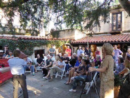 Sculptor Ken Rowe sculpting wolf with audience outside Rowe Fine Art Gallery at Tlaquepaque Arts & Shopping Village (Photo credit: Robert Albrecht)