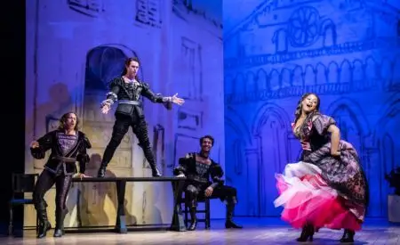 Sedona Film Fest presents ‘Kiss Me, Kate: The Musical’ Nov. 17 and 20 Adrian Dunbar and Broadway royalty Stephanie J. Block lead a stellar cast in a sizzling new 5-star production of “Kiss Me, Kate”, filmed live at the Barbican in London especially for the big screen.