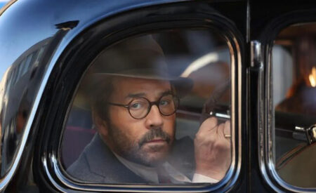 Actor Jeremy Piven will be honored with the Outstanding Career Achievement Award at the Sedona International Film Festival on Thursday, Feb. 27 at 7 p.m. at the Sedona Performing Arts Center. Piven will be in Sedona in person to host the film and Q&A discussion and receive his award at the premiere of his new film “The Performance”.