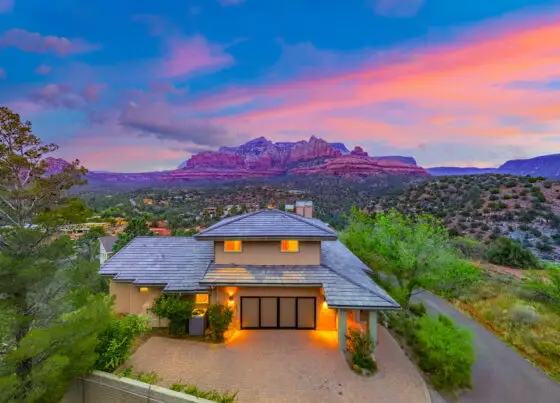 580 Norbie Road in Uptown Sedona — hilltop home with panoramic red rock views, built by John Griffin in 1999