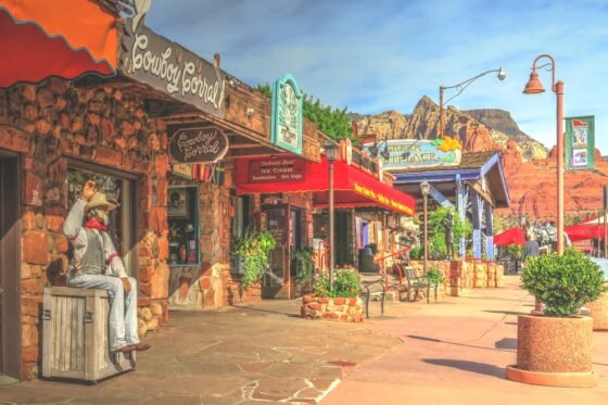 Five Reasons to Love Sedona’s Summer “Ghost Town” Vibe Sedona Uptown empty